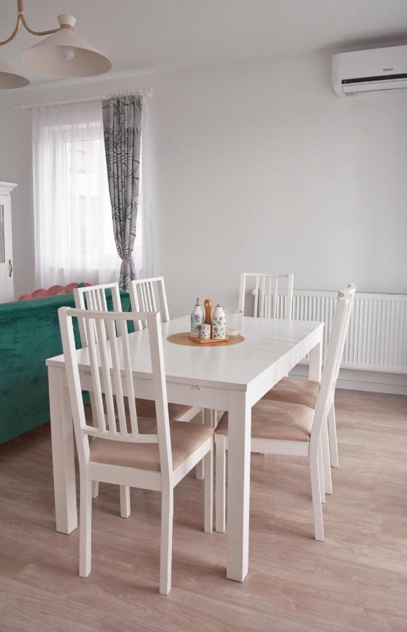 Elis Apartment By Oasis Homes Oradea Extérieur photo